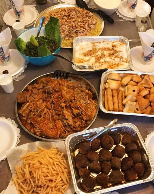 Lebanese iftar ❤️ • kebbeh me2lyé 💯• Maacarona 🍝• Taboulé 🥗• Fatteh �