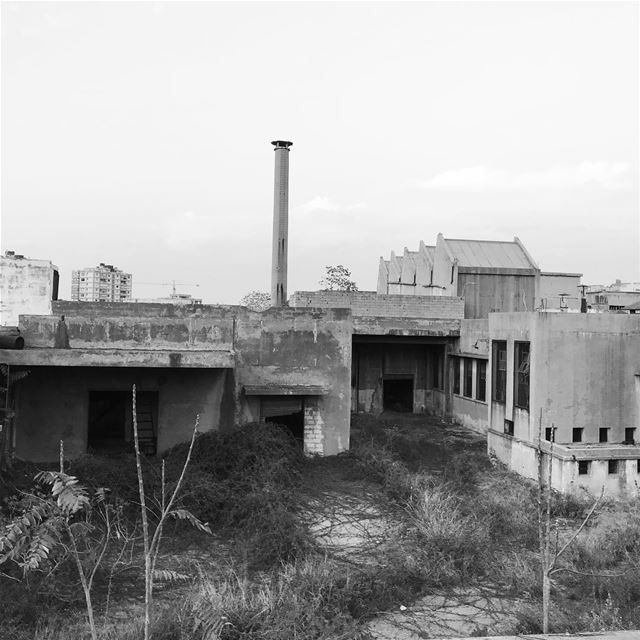  lebanon beirut old factory war black white bombed blackandwhiteonly sky... (Hadeth, Mont-Liban, Lebanon)
