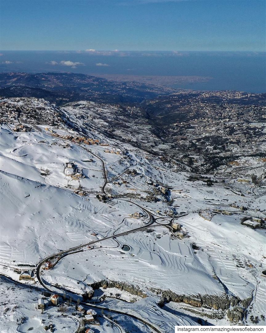 Lebanon🇱🇧 is the country where you can ski ⛷and go to the beach🏄‍♂️🏊‍♀️ (Kfardebian, Mont-Liban, Lebanon)
