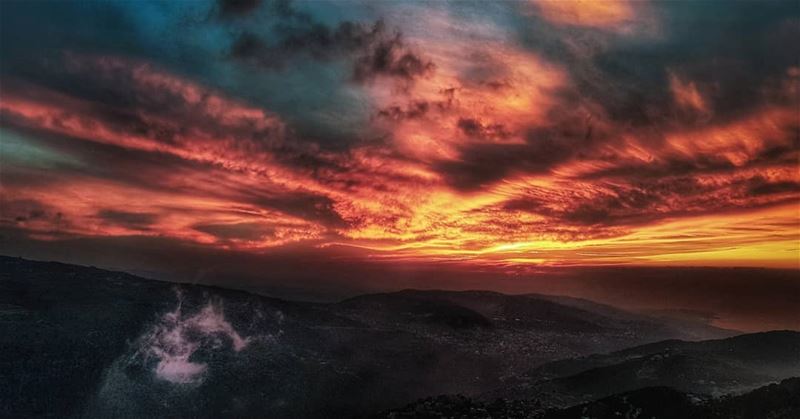  lebanon  sunset  mountains  scenery  sunsets  sunsetlovers  sunsetporn ... (Baskinta)