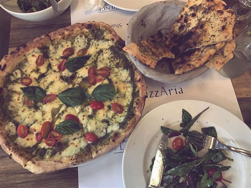 Let's grab a pizza, tell them to add extra pesto sauce, let them change... (La Pizzariabeirut)