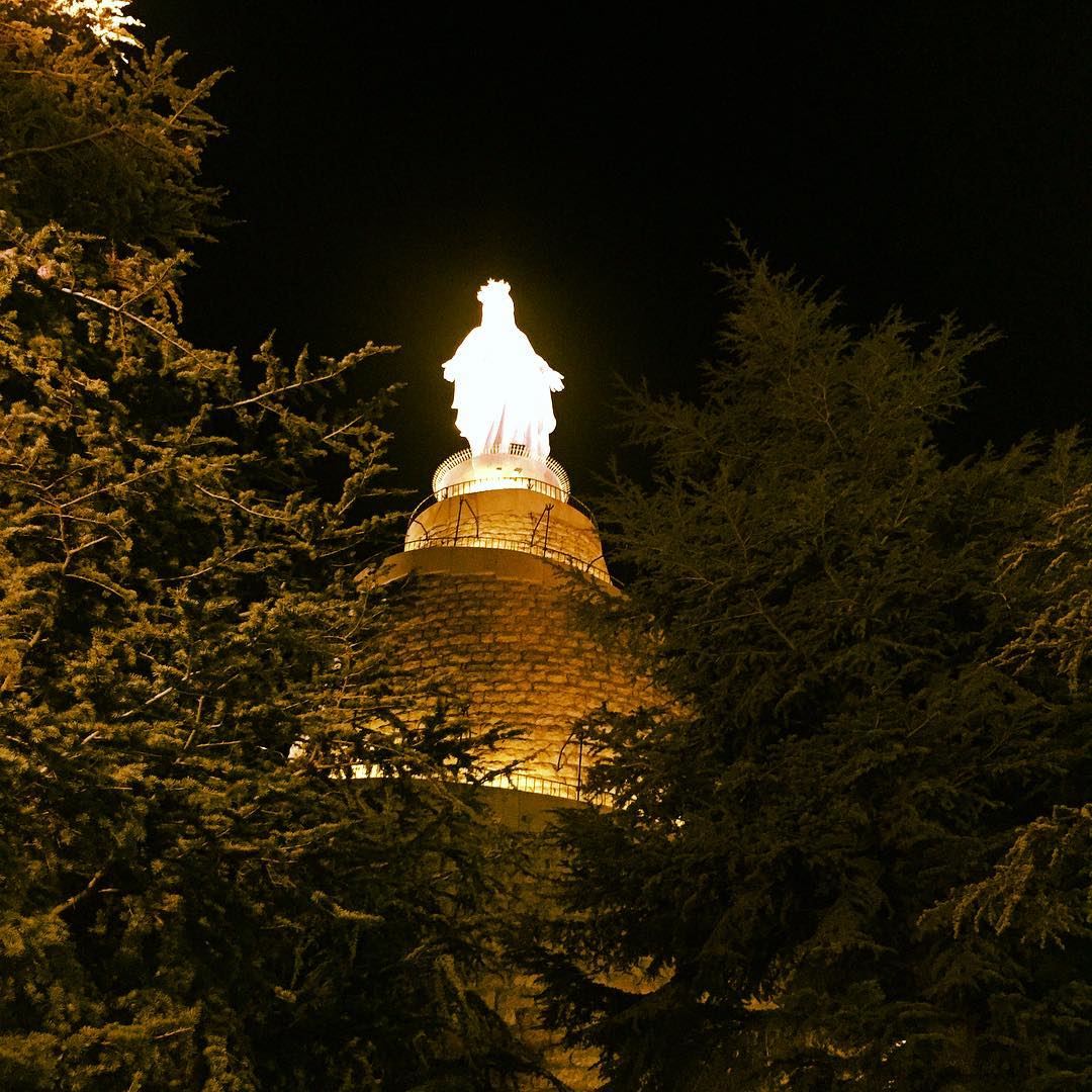 Light up my way Light up my life Light up my road  Holy  lady  Virgin ... (Lady Of Lebanon - Harissa)