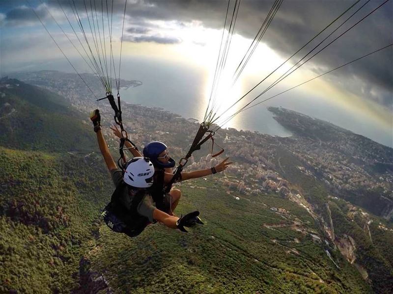 Live for the moments you can't put into words. paragliding @liveloveparagl (Joünié)