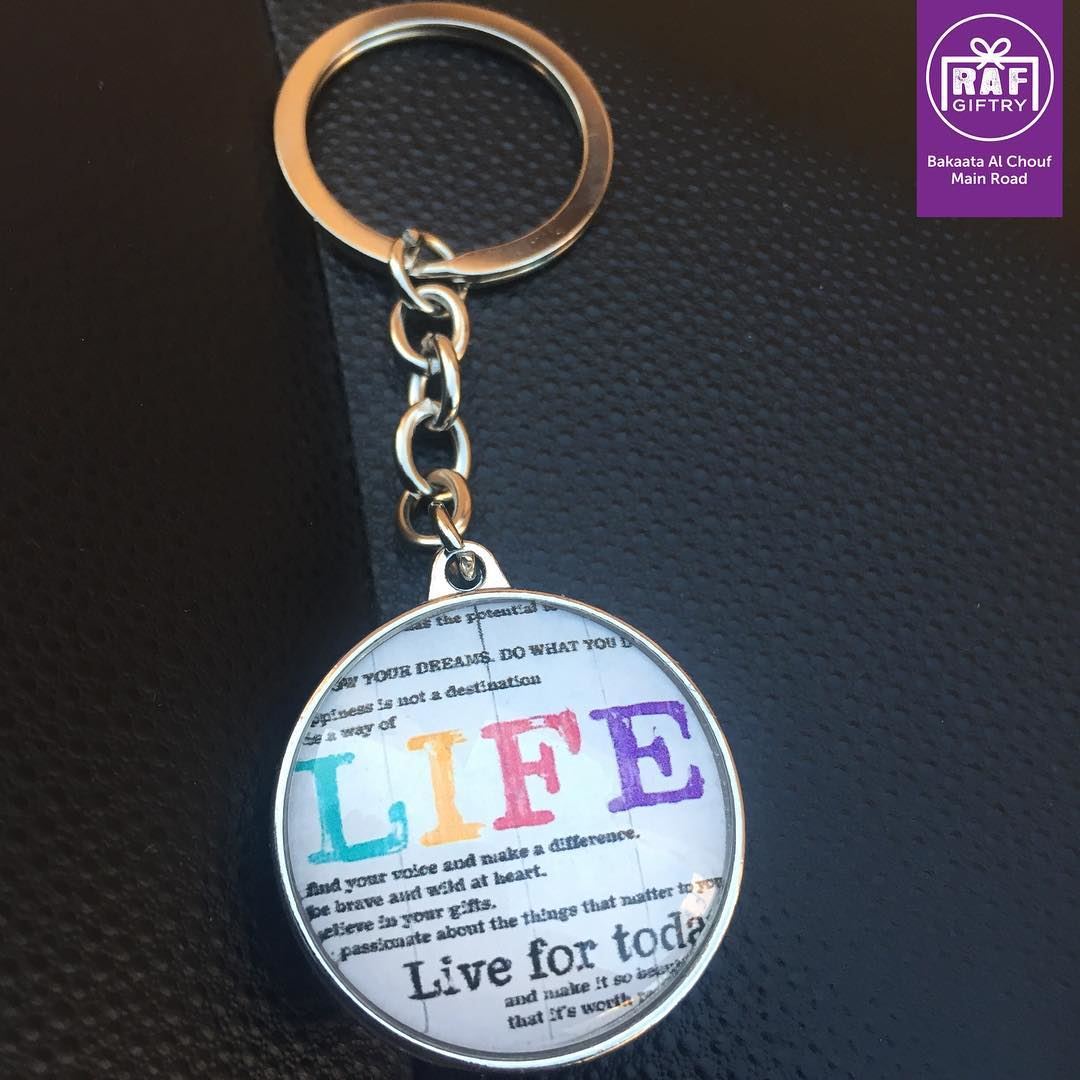 Live it your way 🗝 ✨ raf_giftry....... life  keychain  live ... (Raf Giftry)