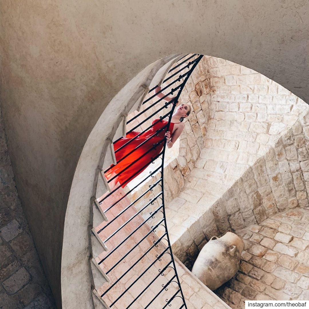 𝓁𝒶𝒹𝓎 𝒾𝓃 𝓇𝑒𝒹..... livelovearchitecture  stairsdesign ... (Ixir Winery)