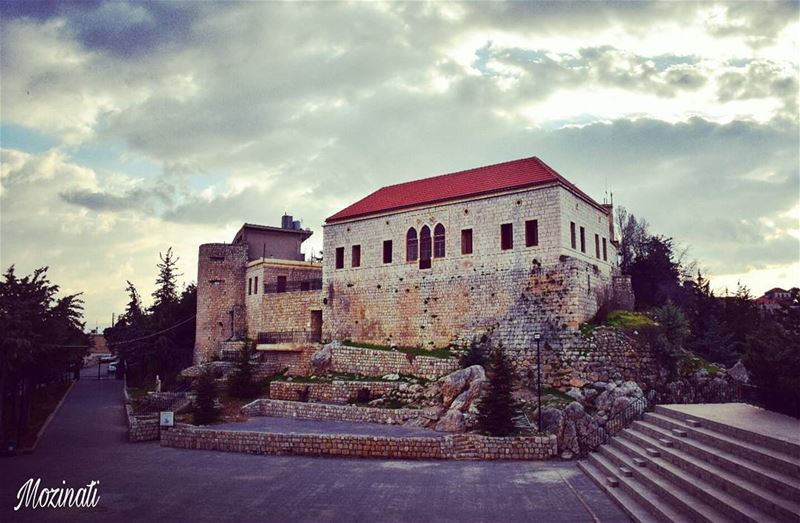  livelovebekaa livelovebeirut livelovelebanon insta_lebanon meetlebanon... (قلعة راشيا)