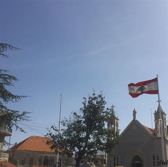  livelovelebanon  ig_lebanon  lebanon  church  flag  instalike ... (El Mroûj, Mont-Liban, Lebanon)