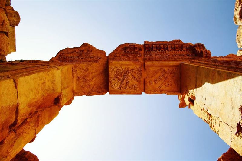 Look up! tourism  tourist  romanarchitecture  romanrelics  romantemple ... (Baalbek , Roman Temple , Lebanon)