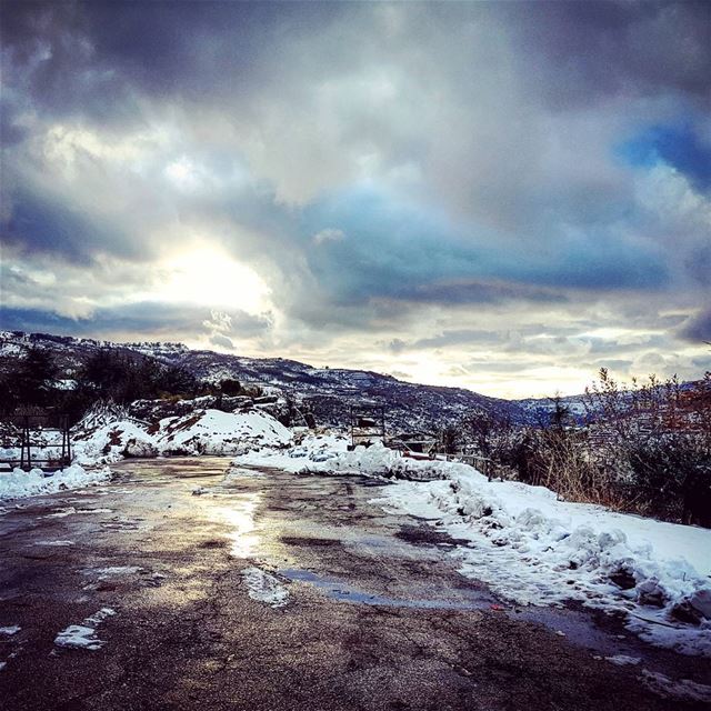 Lot  frozen  winter  lebanese  mountain  landscape  erzel  faraya  lebanon... (Faraya, Mont-Liban, Lebanon)
