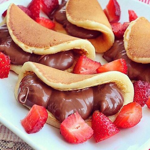 Loving these pancakes nutella pockets 😍❤️👅 Tag someone you would share this with!! 👭👫👭👫👭👫