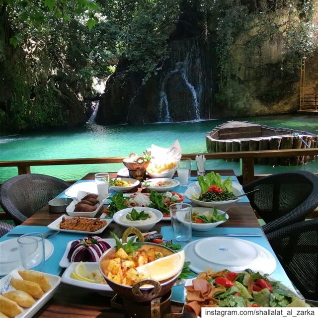 Lunch with a view 👌🏻Reserve now on 03560301.. roadtrip ... (Shallalat Al Zarka شلالات الزرقا)