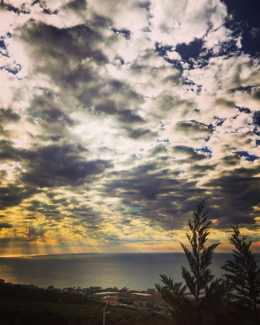 Magic hour 😍 lebanon  batroun  sunset  magichour  sky  clouds  cloudy ... (Batroûn)