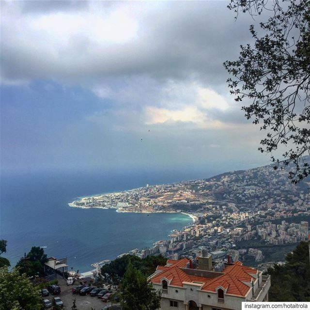 Magical view at  harissa 💫 we only missed the  sun ☀️ ... (Harissa)
