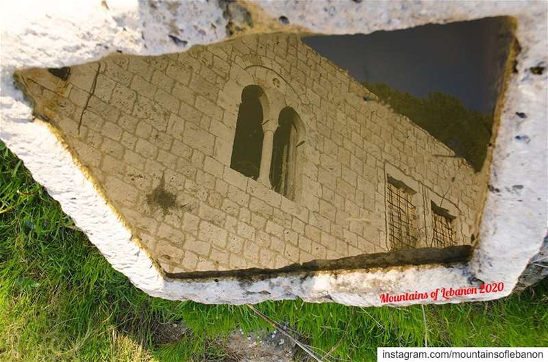 Mandaloun reflection in a jurn.... history  lebanonhistory  archeology... (Ballouneh, Mont-Liban, Lebanon)