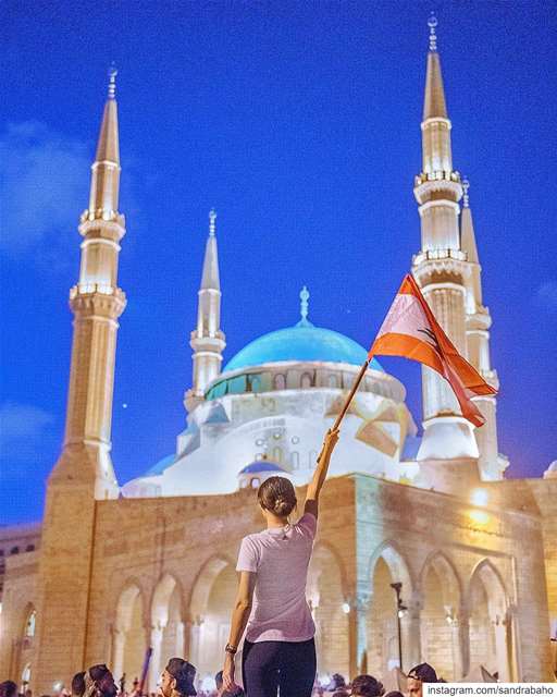 “𝐈𝐭 𝐭𝐚𝐤𝐞𝐬 𝐚 𝐫𝐞𝐯𝐨𝐥𝐮𝐭𝐢𝐨𝐧𝐓𝐨 𝐜𝐫𝐞𝐚𝐭𝐞 𝐚 𝐬𝐨𝐥𝐮𝐭𝐢� (Martyrs' Square, Beirut)