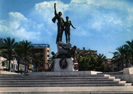 Martyrs Square Statue  1970s