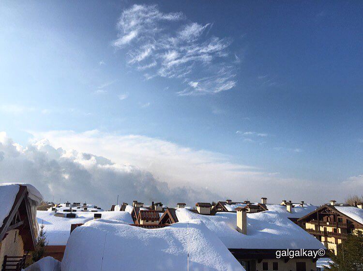 Melting  rooftop  chalet  snow  travel  ig_photooftheday  travellife ...