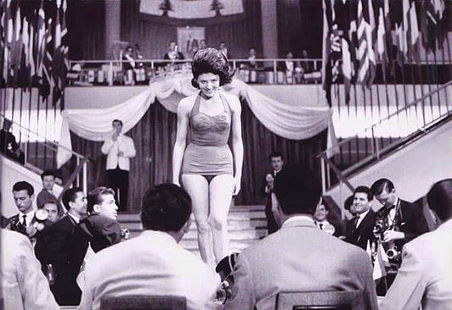 Miss Universe 1962 , A candidate Standing in front of the jury "Casino Du Liban" 