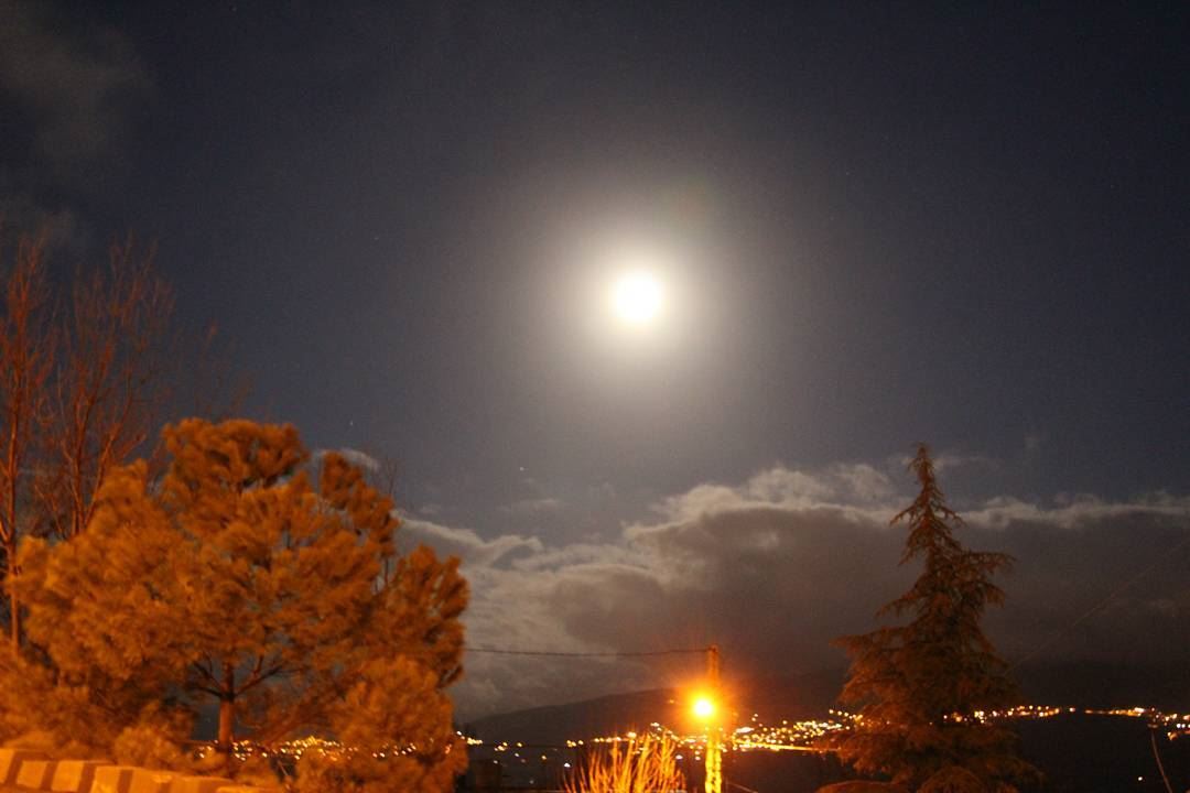  moon  clouds  nighttime  night  bekaa  westbekaa  west_bekaa  saghbine ... (Machghara, Béqaa, Lebanon)