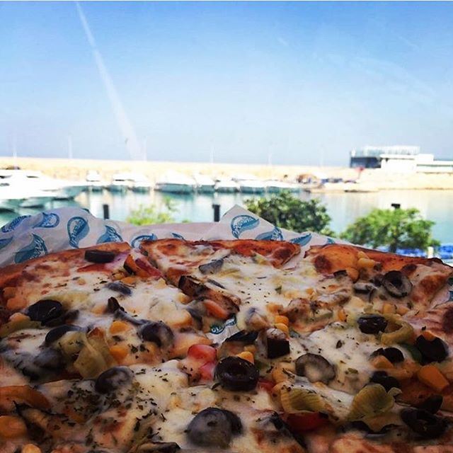My first pizza at the beach ... (Miramar Hotel Resort and Spa)