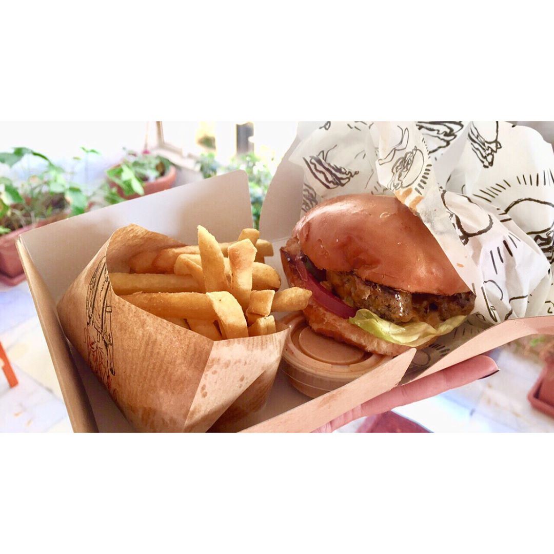 My two favorite burger places in lebanon🙆🏾🙆🏾  a_bphotography ...