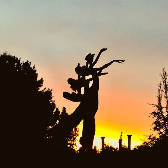  nature  sunset  summer  festival  statue  dancingladies  colors  trees ... (Zouk Mikael)