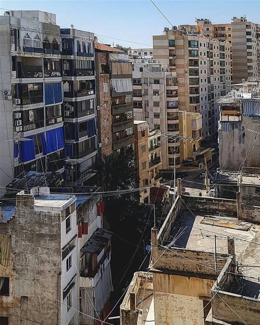 No birds on these wires. Just a mess, a beautiful mess 💙By @houdzita ... (Beirut, Lebanon)