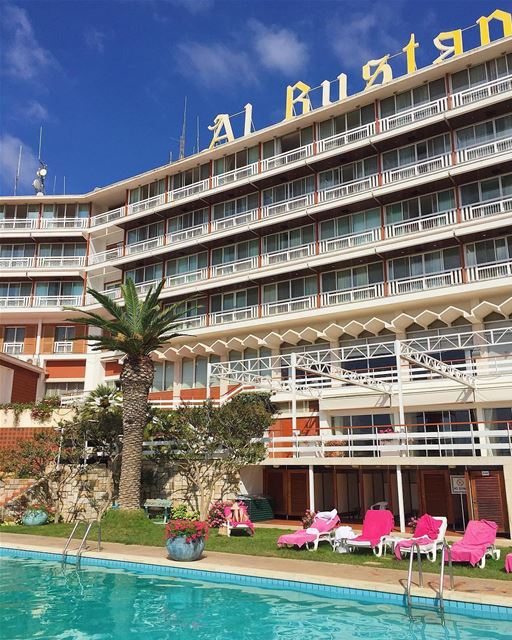 No coração da pitoresca cidade de Beit Mery, está o espetacular hotel Al... (Al Bustan Hotel)