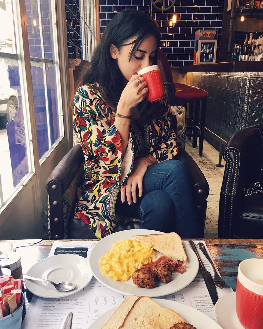 Nour and her technicolor coat🌈.. sunday  breakfast  picoftheday ... (Oliver's Kitchen & Coffee Shop)