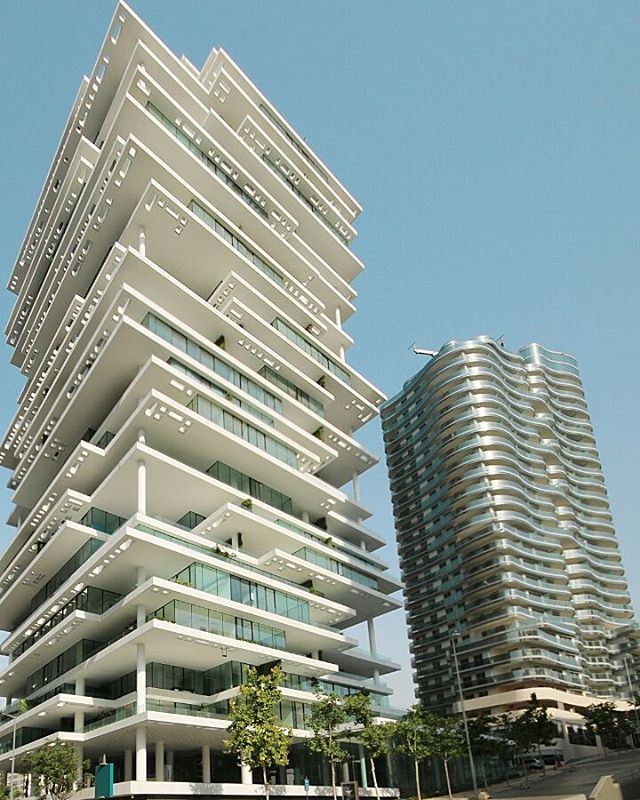 Novas e modernas construções se desenvolvem em Beirute, especialmente na... (Beirut Terraces)
