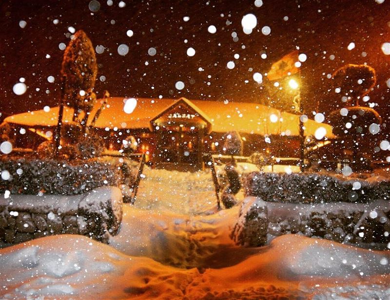 Now this is what we call a  beautiful  shot !  snow  mayrouba  cold ... (Jalsat Resto - Mayrouba)