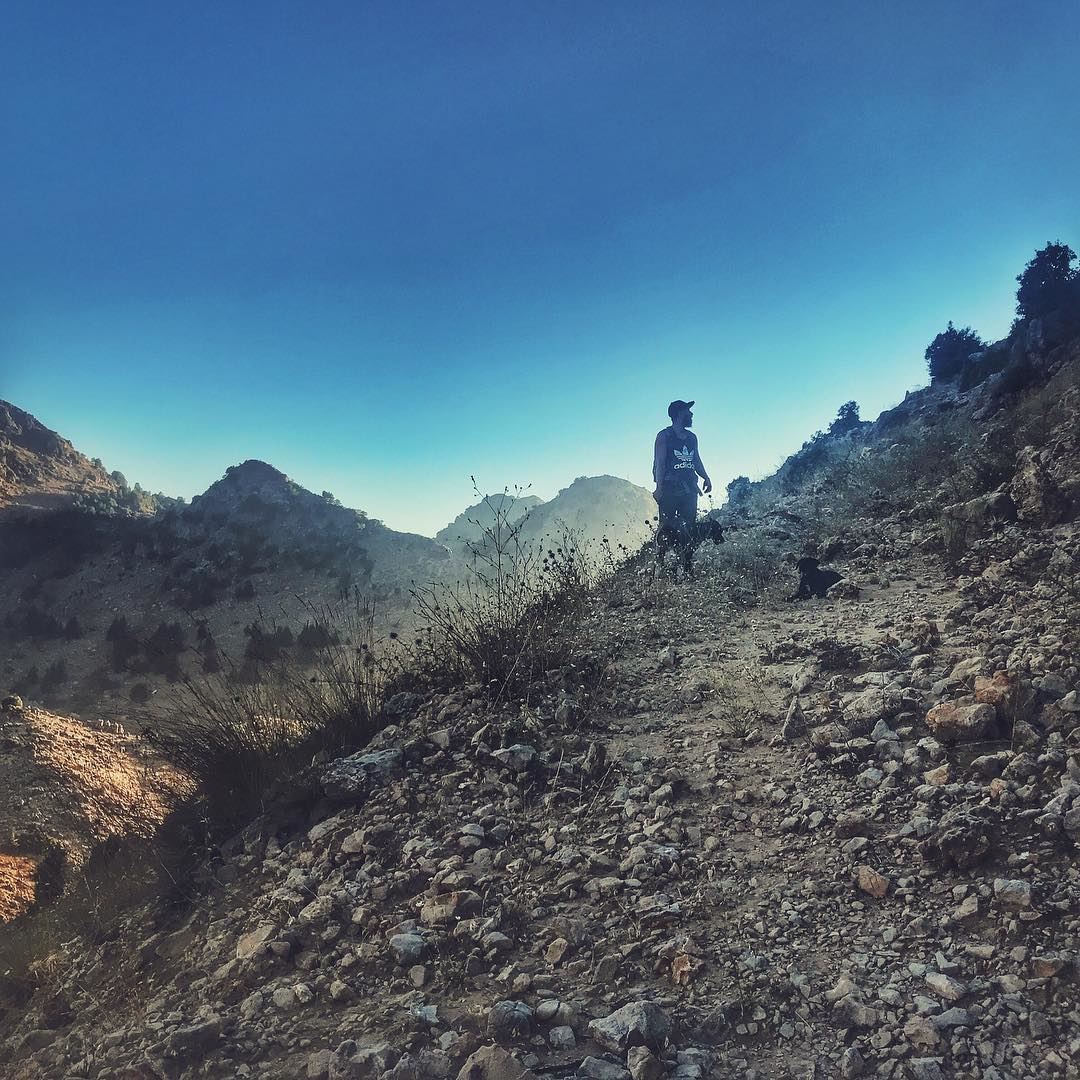 Now where to?! @maroonelie  LiveLoveLaklouk  Hiking  Mountains ... (El Laklouk, Mont-Liban, Lebanon)