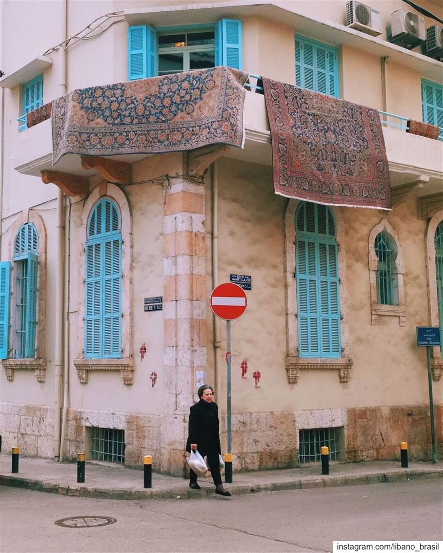 🇱🇧🇧🇷 O histórico e pitoresco bairro de Achrafieh, em Beirute, pelas... (Achrafieh, Lebanon)