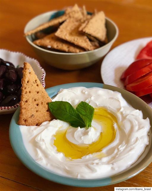 🇱🇧🇧🇷 O que não pode faltar num legítimo café da manhã libanês? Acertou... (Lebanon)