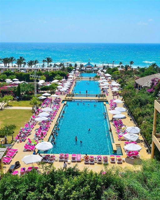 O verão está chegando no Líbano e nada melhor do que aproveitar a... (Eddésands Hotel & Wellness Resort)