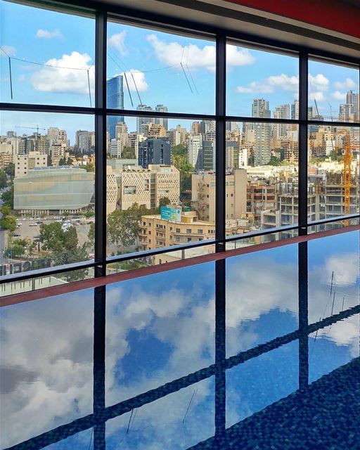 October ☁ and the 🏢 seen from the 16th @thesmallville_hotel floor.By @ant (The Smallville Hotel)