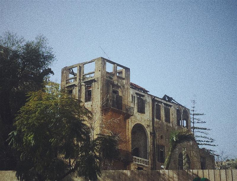 Old are memories, photos and rust ... livelovebeirut  proudlylebanese ... (Hamra, Beyrouth, Lebanon)