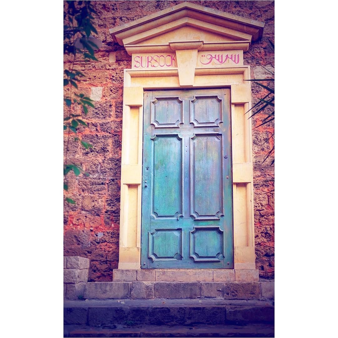 One of the most beautiful Doors in Beirut 🇱🇧.📍Gemayzé street .( plz... (Gemayze)