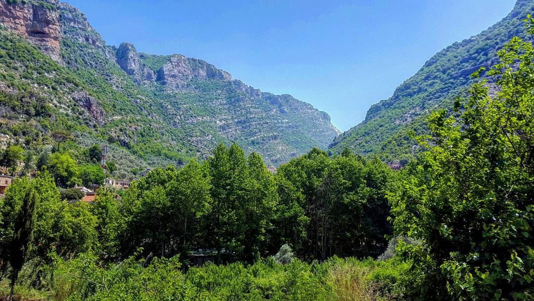 Oriental beauty.  Lebanon  LiveloveLebanon  mountains  valley  liban ... (Tannurin At Tahta, Liban-Nord, Lebanon)