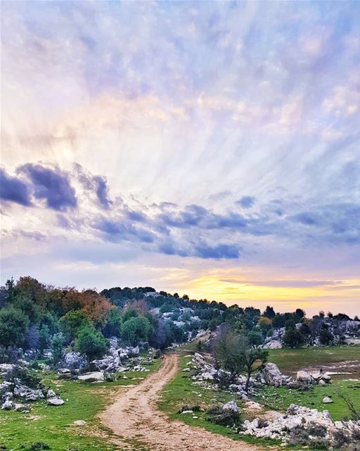 Pathways, sunsets and the stunning skies of Lebanon...💜💜💜 ... (Lihfid, Mont-Liban, Lebanon)
