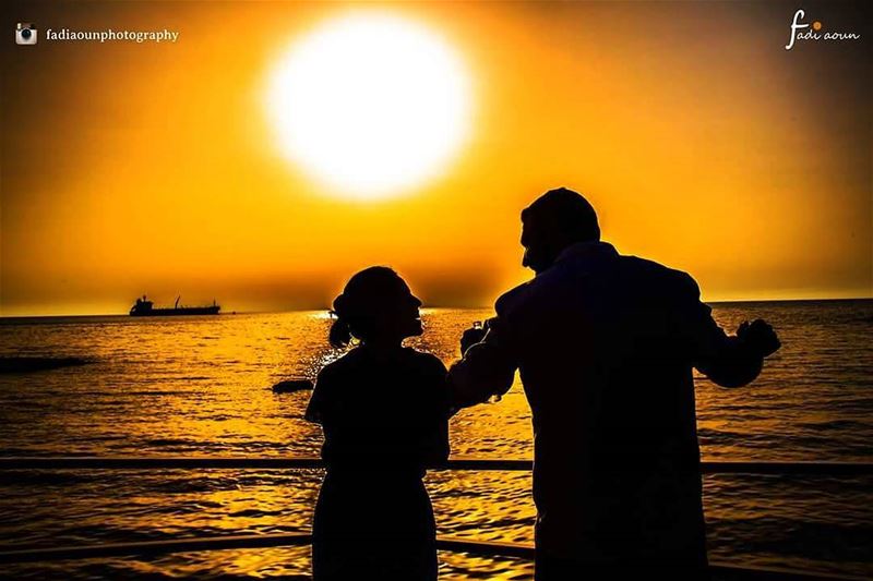  photo  fadiaounphotography  sunset  photoshooting  couplegoals  seascape ...