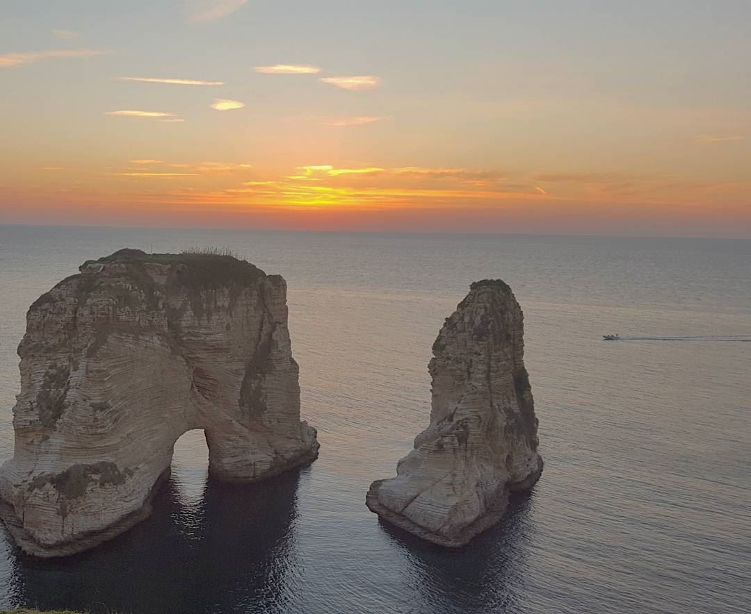 👉📷Pigeon Rock, Rawché, Beirut, Lebanon 🇱🇧 The Corniche or the wide... (Pigeon Rock Beirut.)