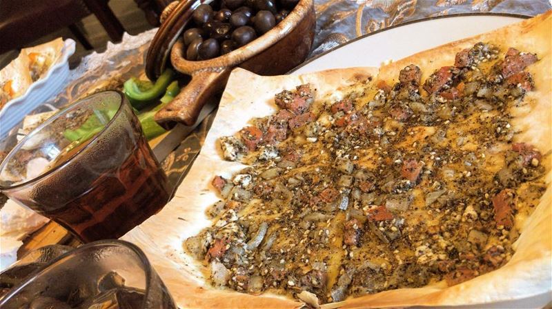 👍🏻:Pita Bread ..✌🏼: Fetta Cheese , tomatoes , zaatar , onion , olive... (Montreal, Quebec)