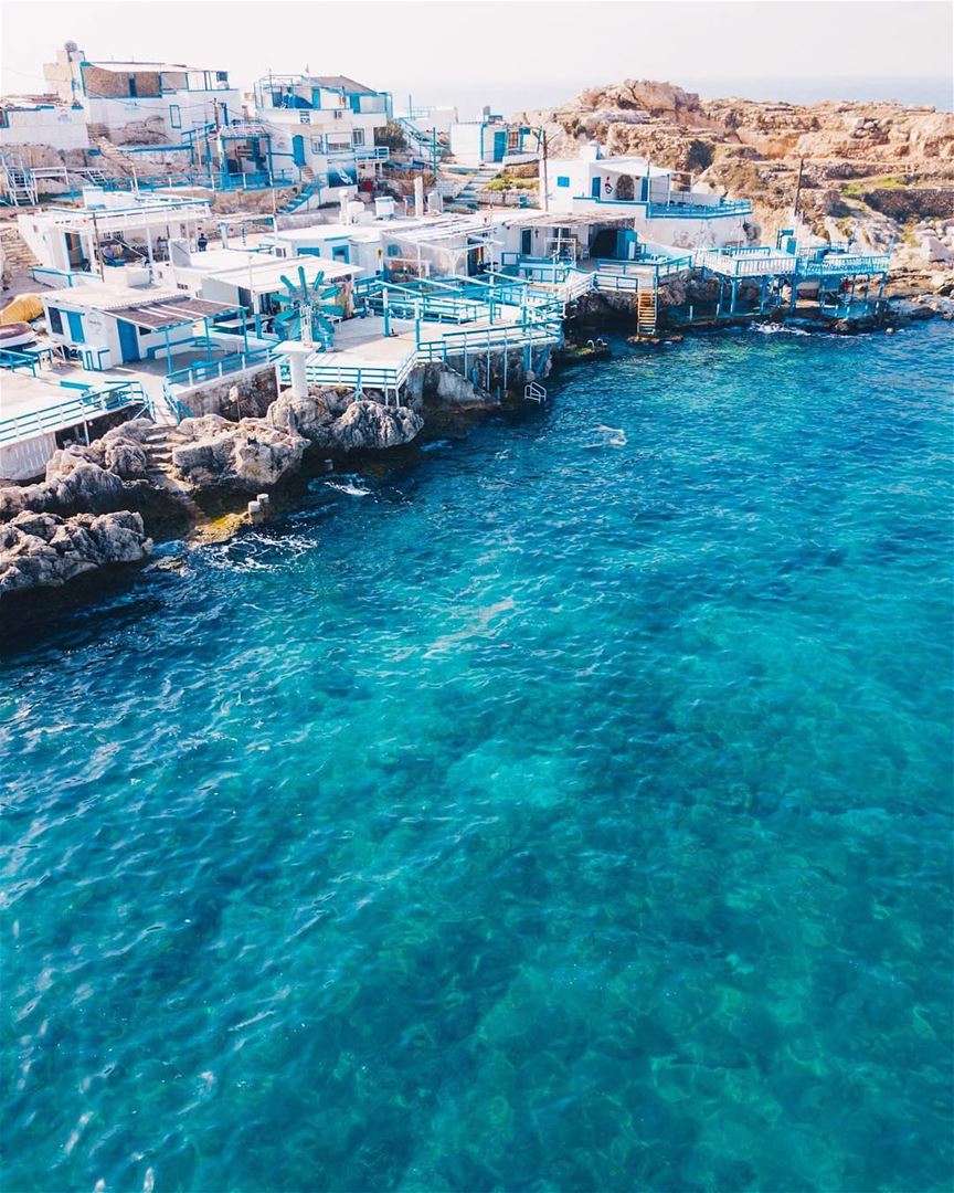 Poderia ser Mykonos, Santorini ou qualquer outra ilha grega, mas é Anfeh,... (Anfeh Al-Koura أنفه الكورة)