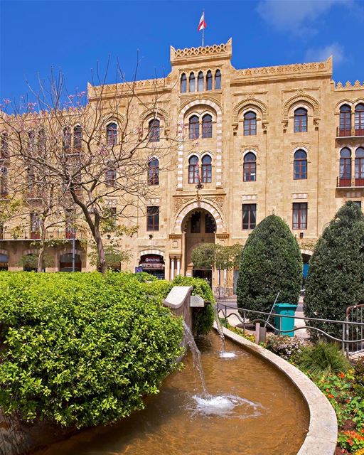 Prefeitura de Beirute, caracterizada pelo seu estilo oriental e... (Beirut Municipality بلدية بيروت)