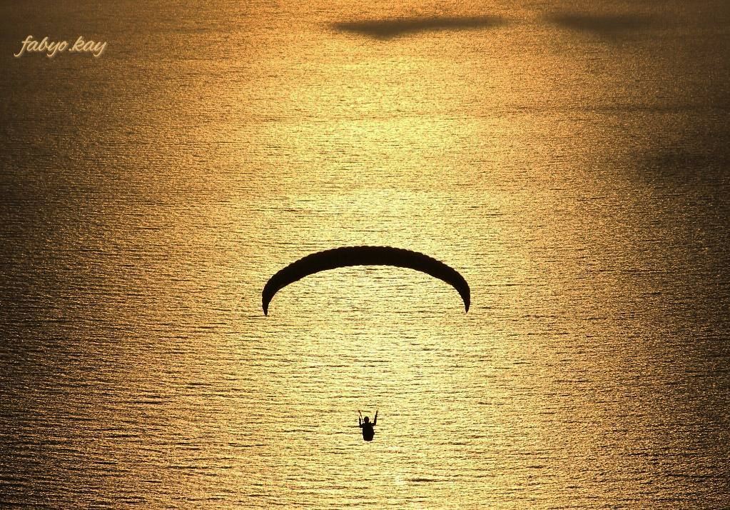  proudlylebanese paragliding ig_lebanon  sunsets sunsetporn sunsetlovers... (Joünié)