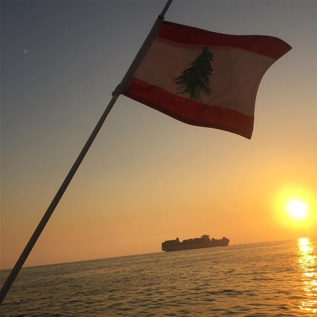  ptk_lebanon  whatsuplebanon  insta_lebanon  instalike  ig_capture  flag ... (Mediterranean Sea)