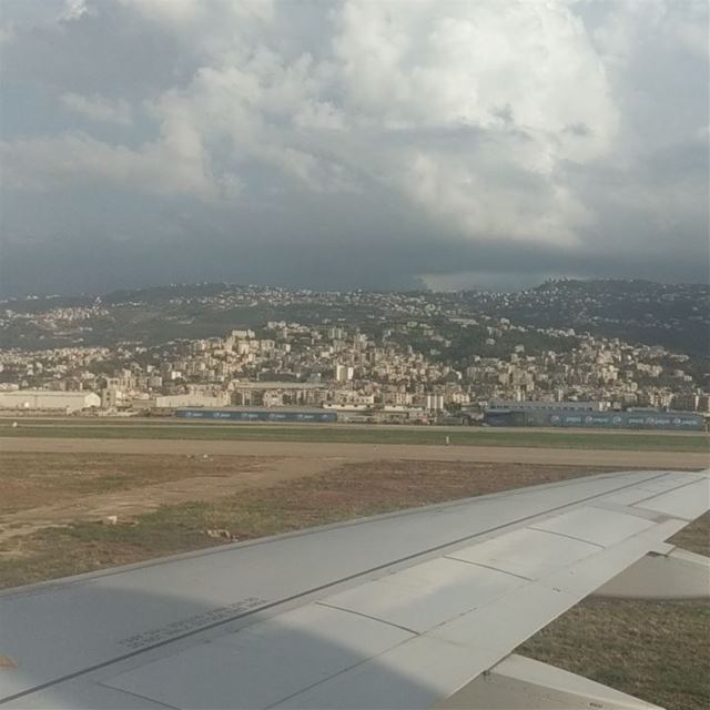  rafikhaririinternatiobalairport   lebanon  arrival  airport   airplane  ...