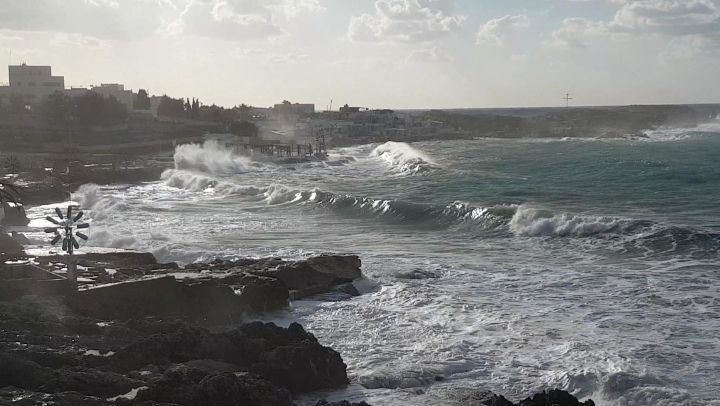 Raging sea  waves  sea  storm  winter  video  videooftheday  tagsforlikes ... (Enfeh)