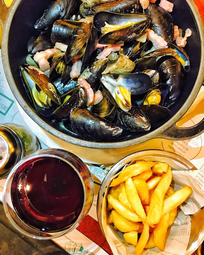 Rainy Friday Parisian night well spent with moules, frites and wine at Léon (Leon de Bruxelles)
